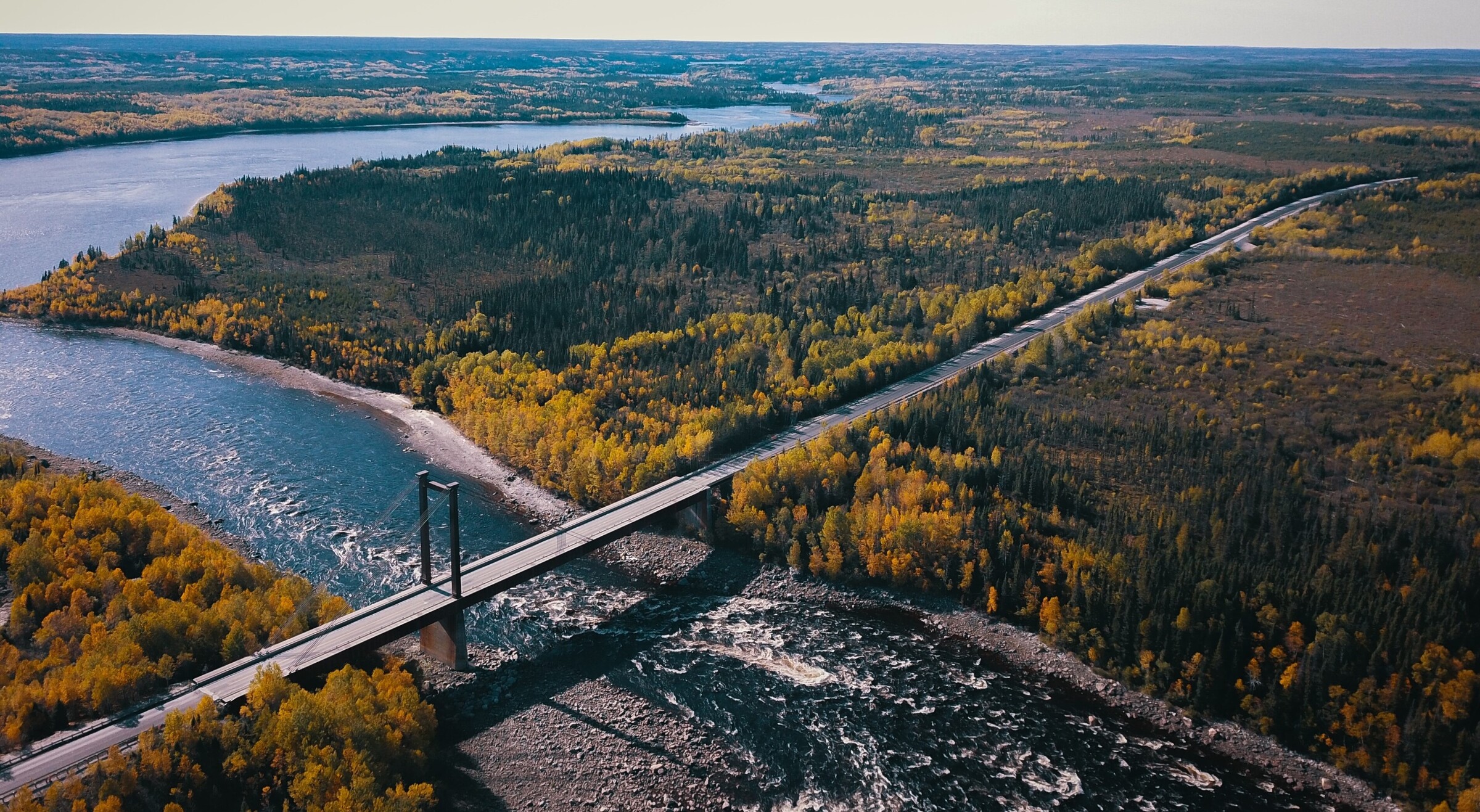 Paysage grandiose d'automne en Eeyou Istchee Baie-James